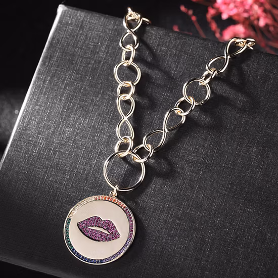 Jóias da moda Acessórios Sex Lip Ping Stone Match Cothes Colar de latão banhado a ouro